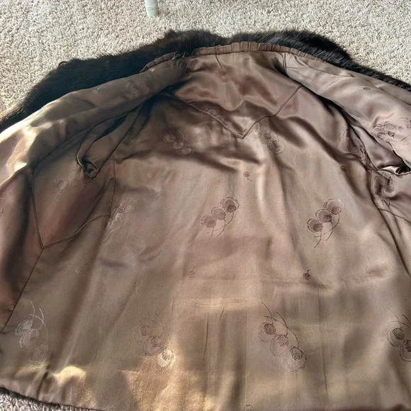 Brown beaver fur collared jacket - Picture 8 of 10